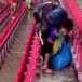 Culture : les supporters de foot japonais nettoient le stade après le match
