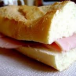 Deux enfants de 7 ans d’une école bruxelloise ont été frappés parce qu’ils mangeaient un sandwich au jambon.