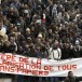 France : des sans-papiers crient “On est chez nous” devant l’Assemblée nationale