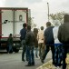 Calais : un camion évite un barrage de migrants, vidéo