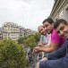 Des migrants syriens logés dans les quartiers chics du 7ème arrondissement de Paris face tour Eiffel