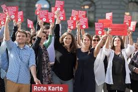 UDC_IP_Le droit suisse aulieu juges étrangers Image Contre_manif