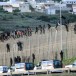 Des migrants franchissent la barrière de Ceuta