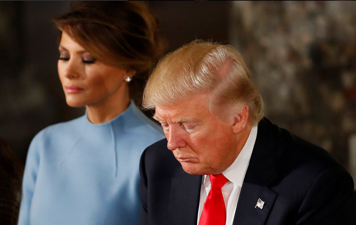 Trump-praying-1