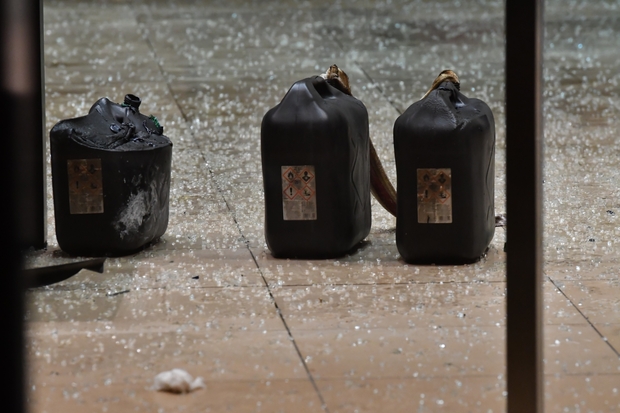 5a40c4b4cd7083db8b333b4e