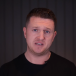 Italie: Tommy Robinson assomme un migrant africain qui le menace dans une “No-Go Zone” (Vidéo)