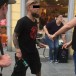 Autriche. Linz: 60 extrémistes de gauche attaquent le stand d’information des Identitaires.