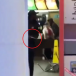 Multiculturalisme à Londres: un homme armé d’un couteau sème la panique dans le McDonald’s (Vidéo)