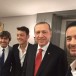 Allemagne: des joueurs d’origine turque se photographient fièrement en compagnie d’Erdogan.