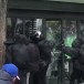 Paris. Défilé du 1er mai : un McDonald’s saccagé par des extrémistes de gauche encagoulés à Austerlitz (Vidéos)