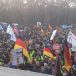 Rappel. Berlin (All.) : des milliers de citoyens manifestent contre le pacte de l’ONU sur les migrations, certains sont vêtus de gilets jaunes