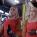 Convergence des luttes: une femme en hidjab en pleine canicule dans un stand à kebabs chaud sert de preuve au réchauffement climatique
