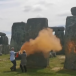 Terreur écologiste. Les mégalithes millénaires de Stonehenge aspergées de peinture par deux « activistes climatiques » [Vidéo]