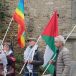 Mellionnec : la députée LFI Muriel Lepvraud rend hommage aux poilus de 14 entouré de drapeaux LGBT et palestiniens