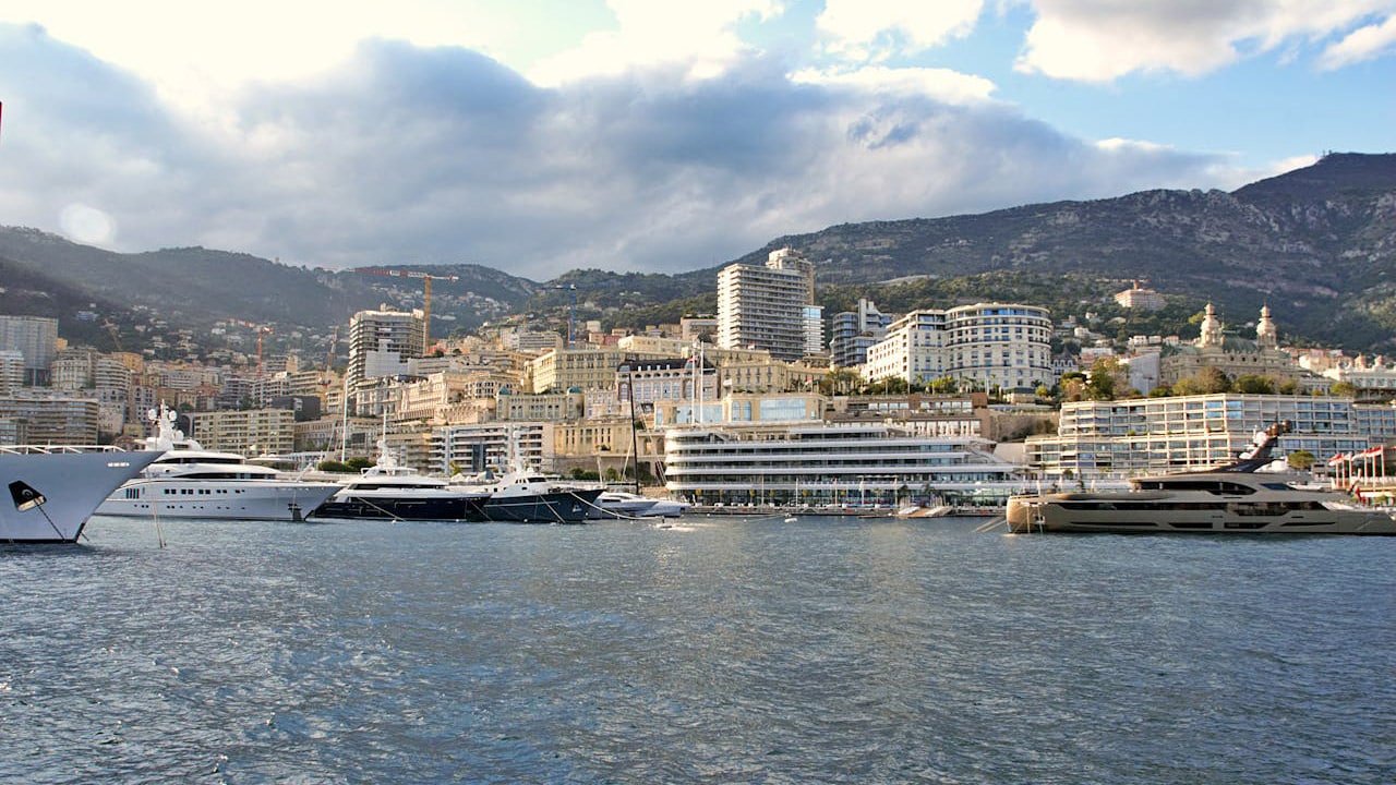 471 millions à Monaco, 90 milliards pour Kiev : ce que ces deux chiffres disent de l'UE