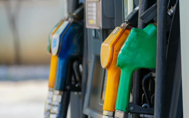 Taxer le pétrole ou libérer la consommation : le dilemme de 2026