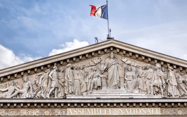 Les Français de souche ont déjà perdu : Clémence Guetté (LFI) provoque un tollé à l'Assemblée nationale