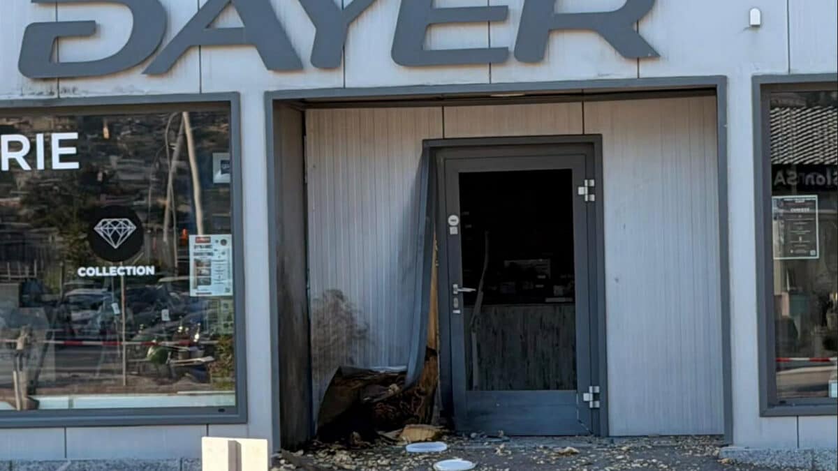 Armurerie Dayer à Sion : un cambriolage à l'explosif déclenche une vaste opération policière