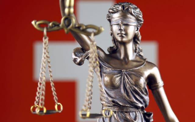 Zurich : Une policière condamnée pour avoir joué les indics