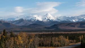 Profitant de la crise iranienne, Trump relance l’offensive pétrolière en Alaska