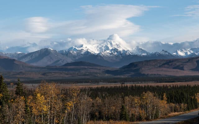 Profitant de la crise iranienne, Trump relance l’offensive pétrolière en Alaska