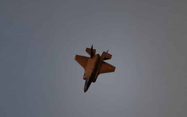 F-35 : le Canada desserre la corde, la Suisse se l'est passée au cou