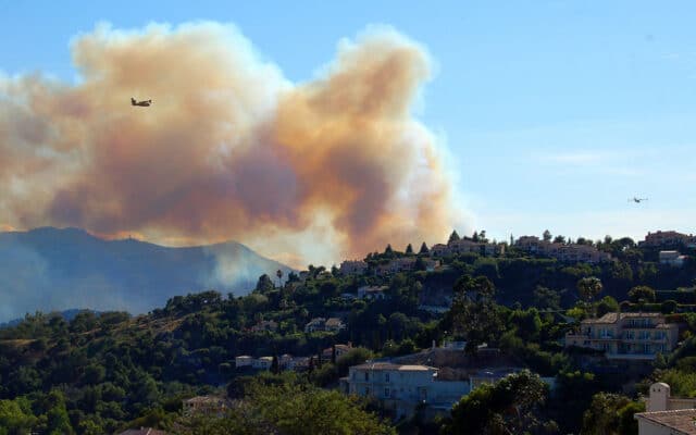 Face aux flammes, la Suisse pallie les défaillances du dispositif français