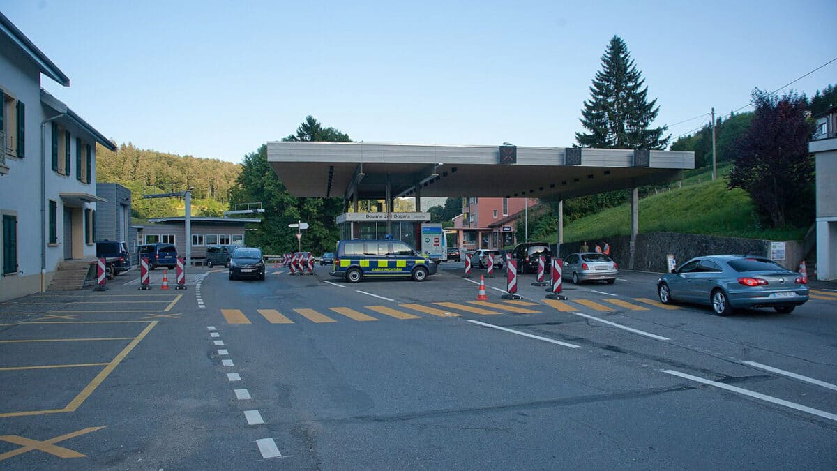 La douane du Creux (Vallorbe-Jougne) est un poste frontière stratégique situé entre le canton de Vaud et le Doubs. Photo : Ludovic Péron (CC BY-SA 3.0)