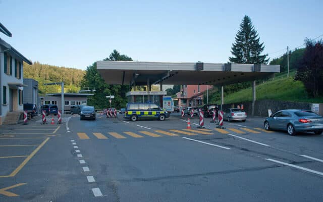 La douane du Creux (Vallorbe-Jougne) est un poste frontière stratégique situé entre le canton de Vaud et le Doubs. Photo : Ludovic Péron (CC BY-SA 3.0)