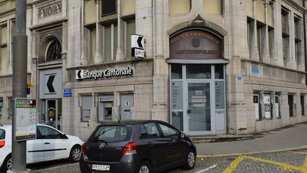 La Police cantonale n’a communiqué que le 28 juillet. Le calendrier laisse penser qu’elle a attendu l’interpellation des deux suspects avant de rendre les faits publics. Photo : Jean Housen (CC BY-SA 4.0)
