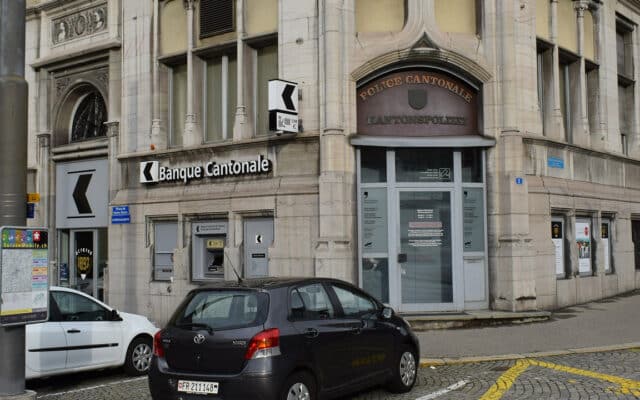 La Police cantonale n’a communiqué que le 28 juillet. Le calendrier laisse penser qu’elle a attendu l’interpellation des deux suspects avant de rendre les faits publics. Photo : Jean Housen (CC BY-SA 4.0)