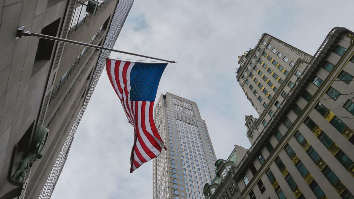 États-Unis : l'emploi cale, la Maison-Blanche vacille à trois mois des élections de mi-mandat