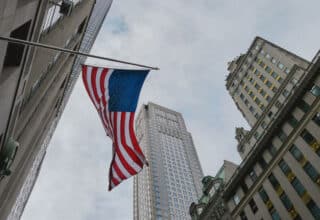 États-Unis : l'emploi cale, la Maison-Blanche vacille à trois mois des élections de mi-mandat