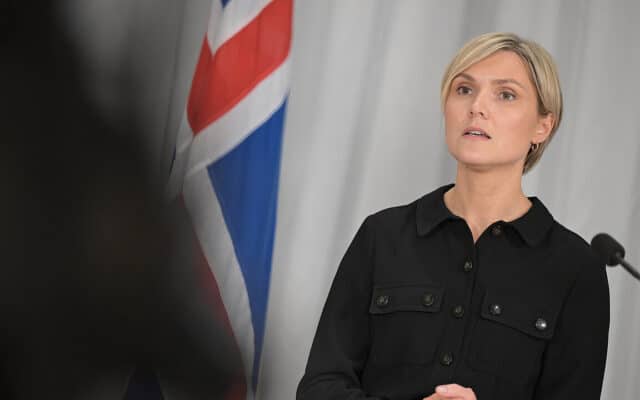 Kristrún Frostadóttir, Première ministre d'Islande, lors de la visite d'Ursula von der Leyen en Islande, le 17 juillet 2025. Photo : Dati Bendo / European Union, 2025 / EC - Audiovisual Service (CC BY 4.0)