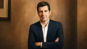France : le banquier Matthieu Pigasse ovationné par les militants de La France insoumise