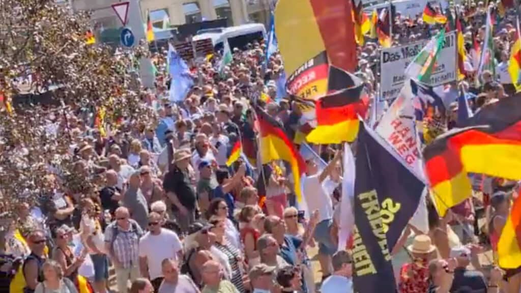 Allemagne : 10 000 manifestants réclament le départ de Merz et une démocratie directe à la suisse