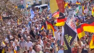 Allemagne : 10 000 manifestants réclament le départ de Merz et une démocratie directe à la suisse