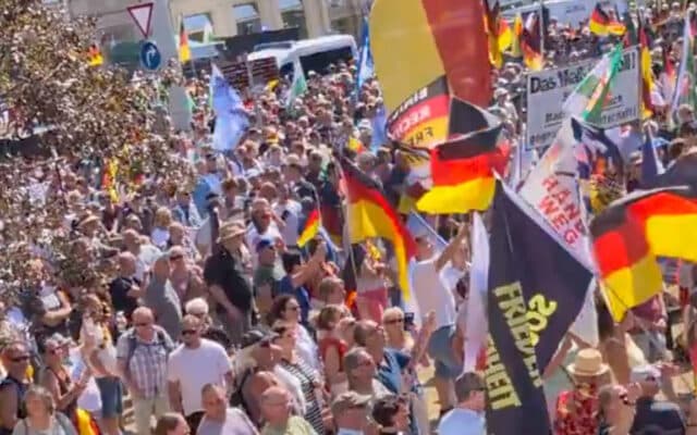 Allemagne : 10 000 manifestants réclament le départ de Merz et une démocratie directe à la suisse