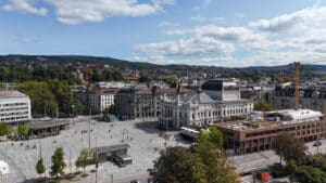 « Braderie de la patrie » : quand socialistes et UDC s'unissent pour rendre le sol suisse aux Suisses