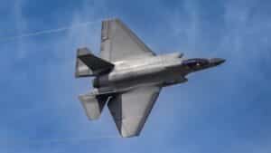 Le PS veut une enquête sur le F-35, l’avion aux conditions d’acquisition furtives