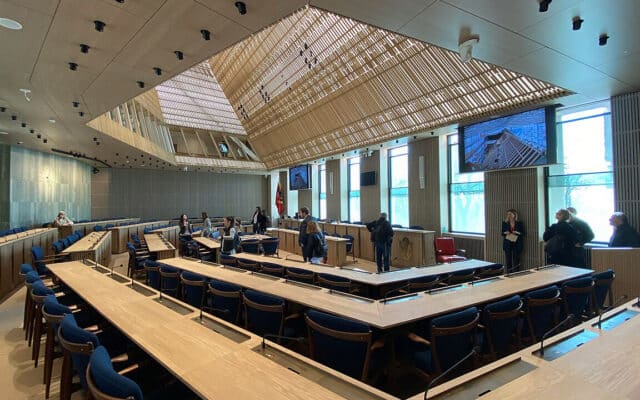 Hôtel de Ville de Genève, salle du Grand Conseil. Photo : Mourad Ben Abdallah (CC BY-SA 4.0)