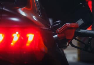 Le baril à 108 dollars, l’essence à 2,31 francs ? La facture d’Ormuz arrive à la pompe