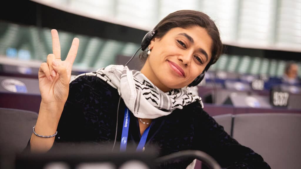 Rima Hassan au Parlement européen de Strasbourg en septembre 2024. Photo : The Left (CC BY-NC-SA 2.0)