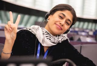 Rima Hassan au Parlement européen de Strasbourg en septembre 2024. Photo : The Left (CC BY-NC-SA 2.0)
