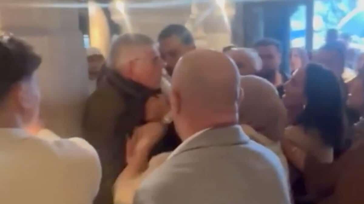 Filip Dewinter attaqué dans l’hôtel de ville d'Anvers