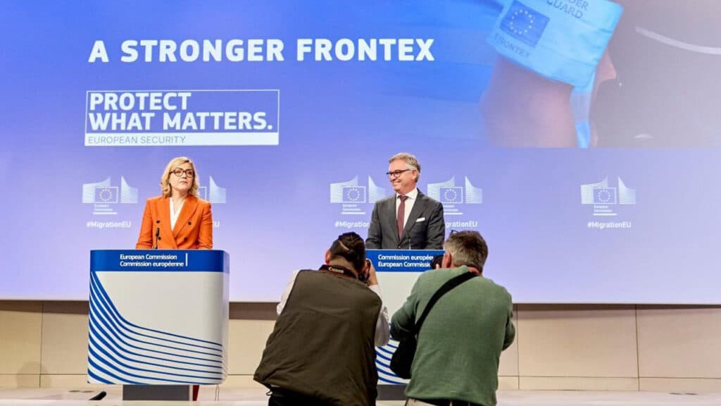 Frontex : Bruxelles veut une agence d’expulsion de 30 000 agents, et la Suisse devra suivre