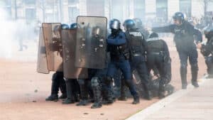 La police débordée, les commerçants priés de payer leur protection : bienvenue en anarcho-tyrannie