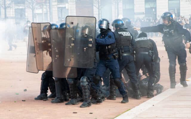 La police débordée, les commerçants priés de payer leur protection : bienvenue en anarcho-tyrannie