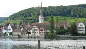 Stein am Rhein et le château Hohenklingen : ce cadre bucolique tranche est aussi celui d'un crime particulièrement sordide. Photo : Nowic (Domaine public)