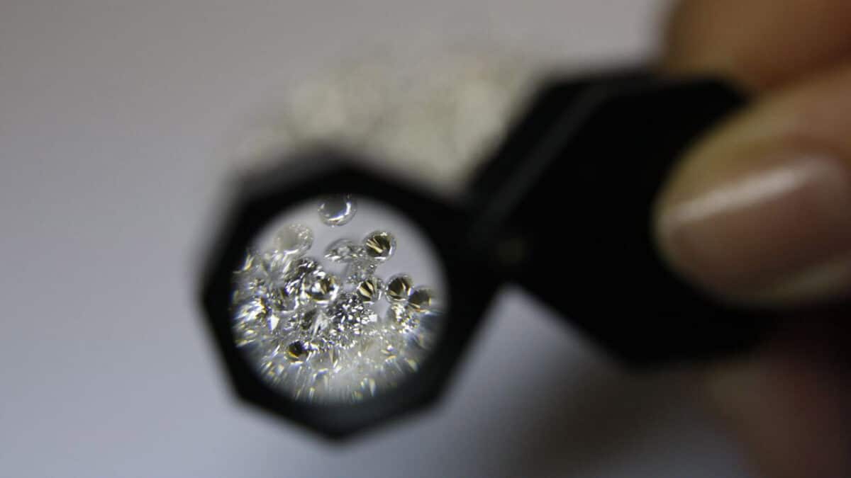 Diamants, lingots et sacs Vuitton : méfiez-vous des gens de confiance !